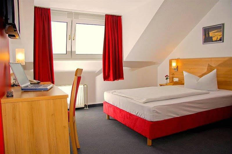 Airport Hotel Karsten Κολωνία Εξωτερικό φωτογραφία